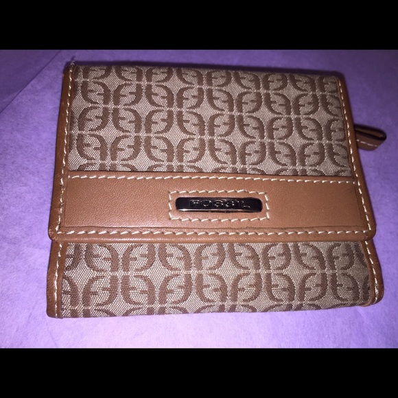 Fossil’s Signature Jacquard Folding Wallet - Picture 1 of 6